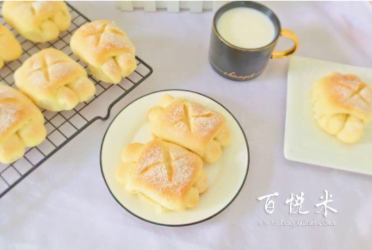 史上最好吃的牛奶小面包做法，奶香味十足，又香又軟